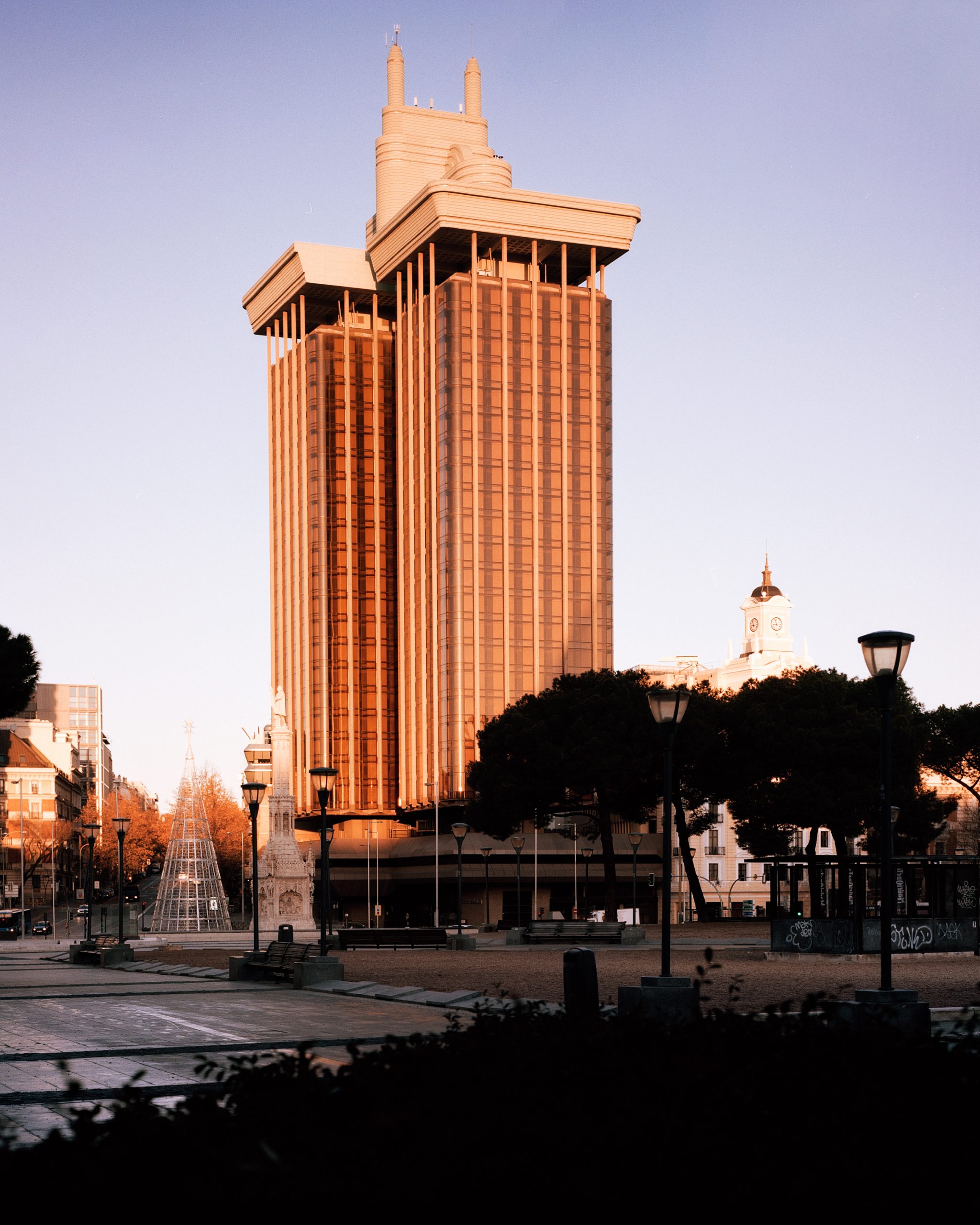 Fotografía de arquitectura en Madrid – las Torres de Colón. © Anthony Prévost